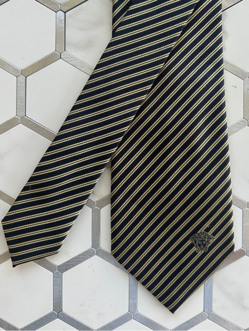 Versace 100% Silk Navy Gold Stripe Medusa Tie Made in Italy 3.5x59”